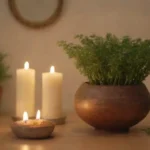 Planta Pimpinela mostrada con velas y hierbas calmantes en un entorno sereno.
