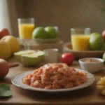 Raíz de jengibre fresca sobre una mesa junto a alimentos saludables.