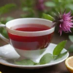 Una taza llena de té monarda vibrante