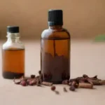 Una pequeña botella de repelente natural hecho en casa