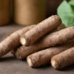 La raíz de Burdock se muestra junto con los remedios naturales y una piel de personas que muestra signos de dermatitis.