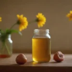 Frascos de aceite con flores de diente de león en un entorno de cocina natural.